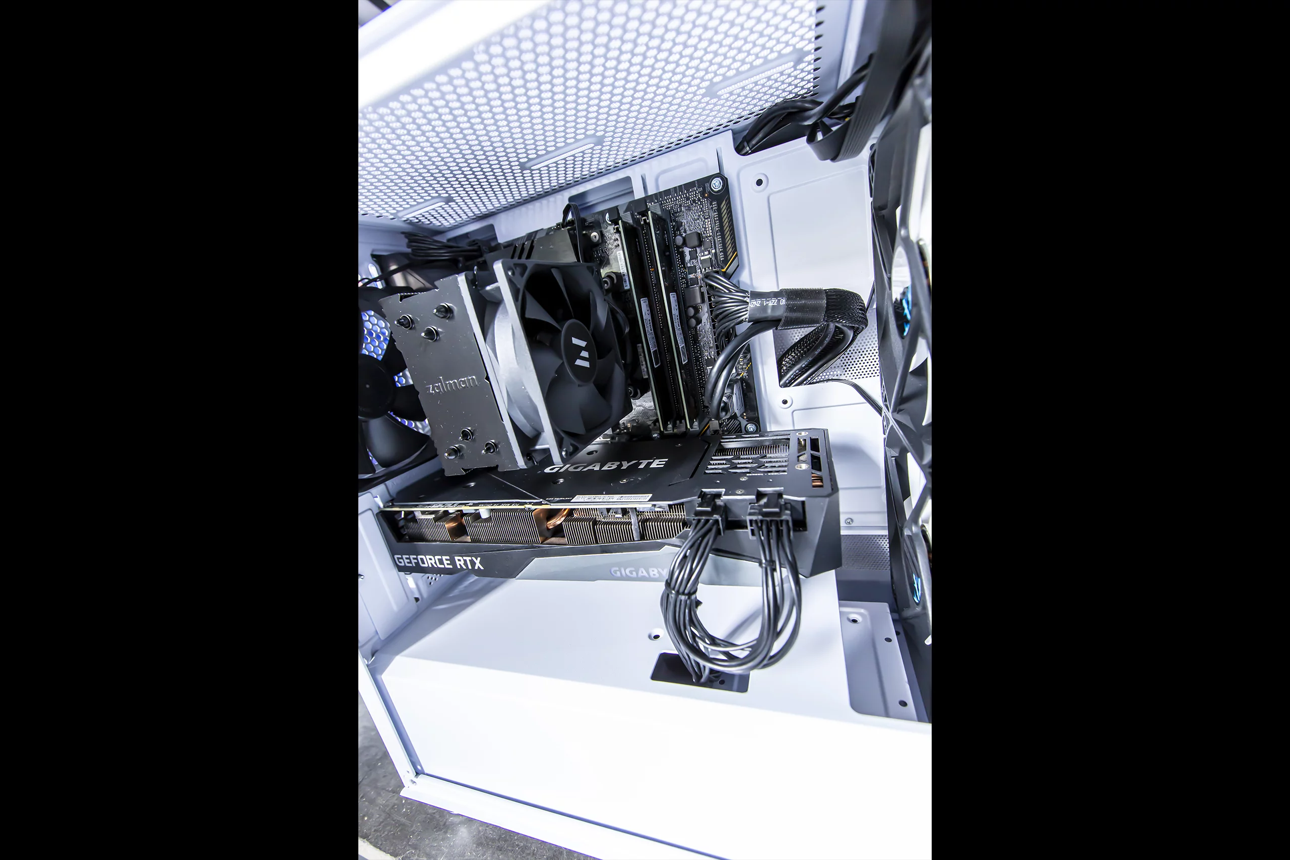 PC Gamer GTHINKS Lyon — I5 10600K | RTX 3070 Ti 8Go | 32Go DDR4 — photo 3