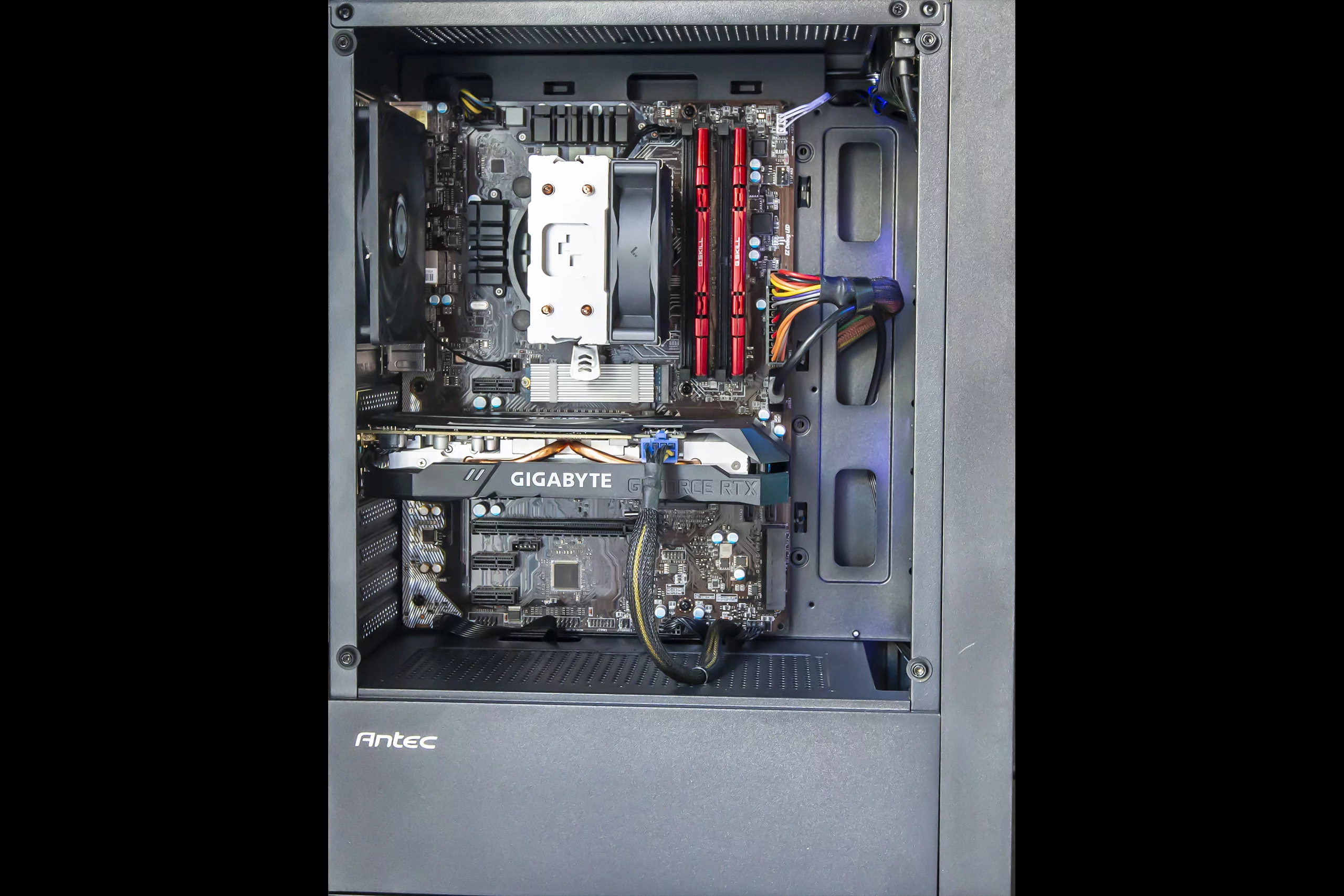 PC Gamer GTHINKS Lyon — I7 6700K | RTX 2060 6Go | 16Go DDR4 — photo 2