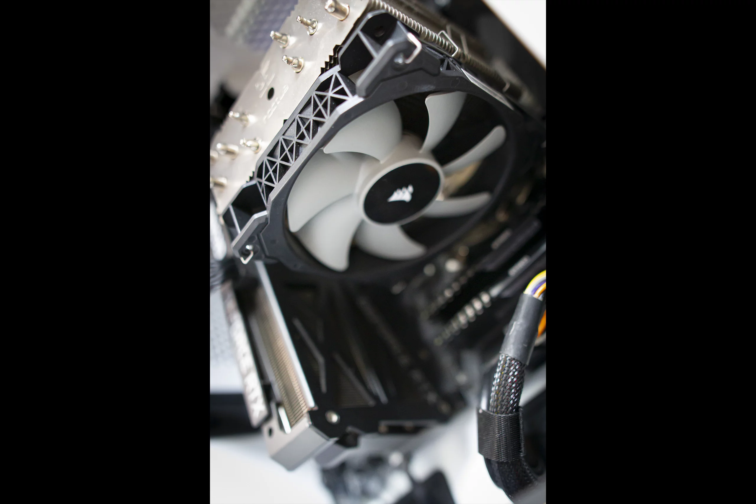 PC Gamer GTHINKS Lyon — I9 11900K | RTX 3060 Ti 8Go | 32Go DDR4 — photo 4